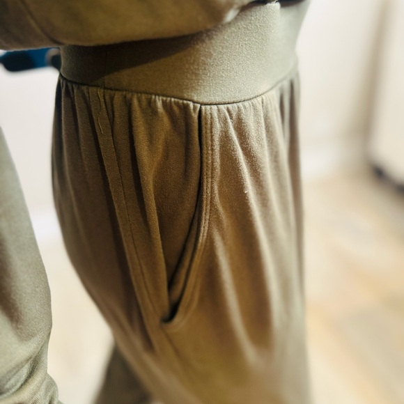 G by Giuliana Jumpsuit With Pockets - Picture 7 of 11